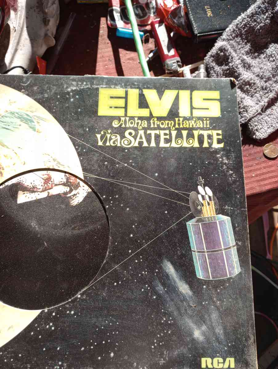 3 Elvis LPS