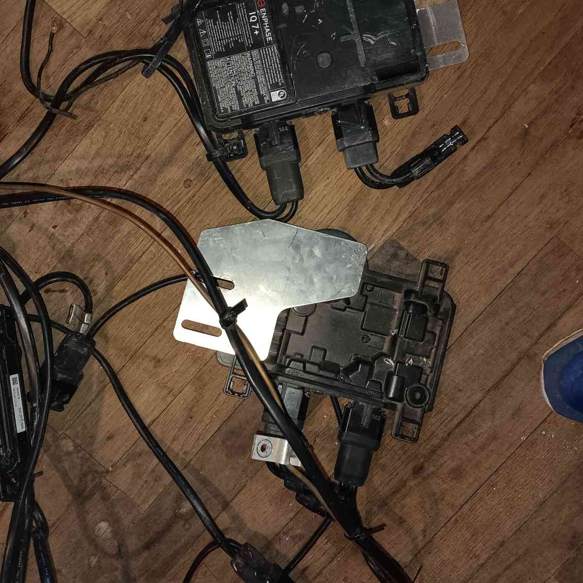 LG solar panels for house 250 a piece