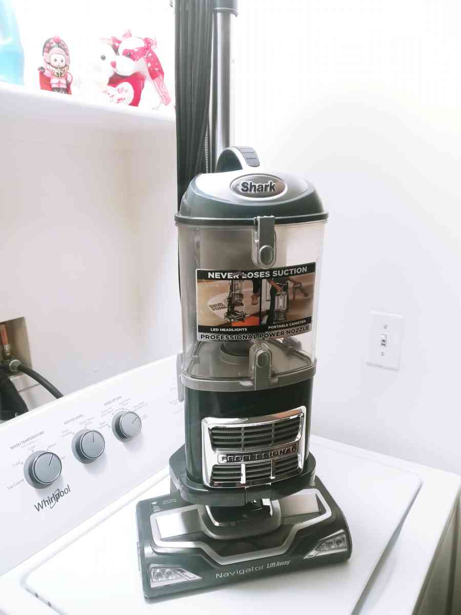 Shark navigator lift away vacuum cleaner