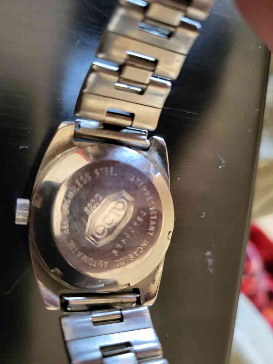Octo 25 jewel watch