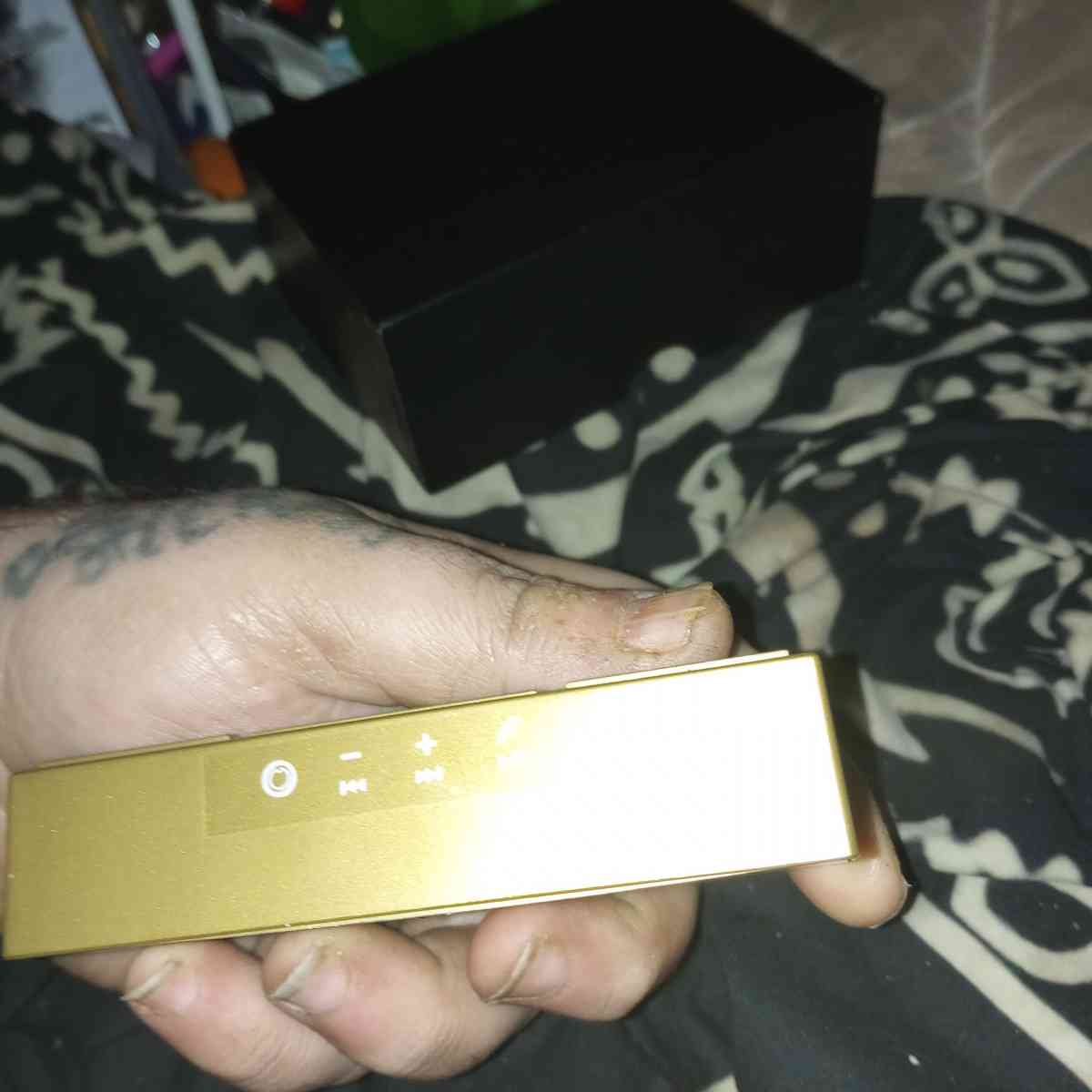 awesome like new Gold MICROBOOM BUMPBOXX