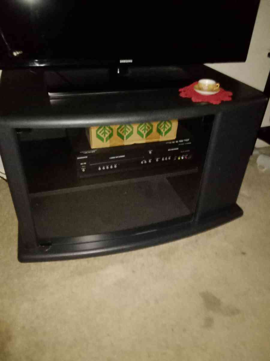Samsung Flat screen TV n TV Stand