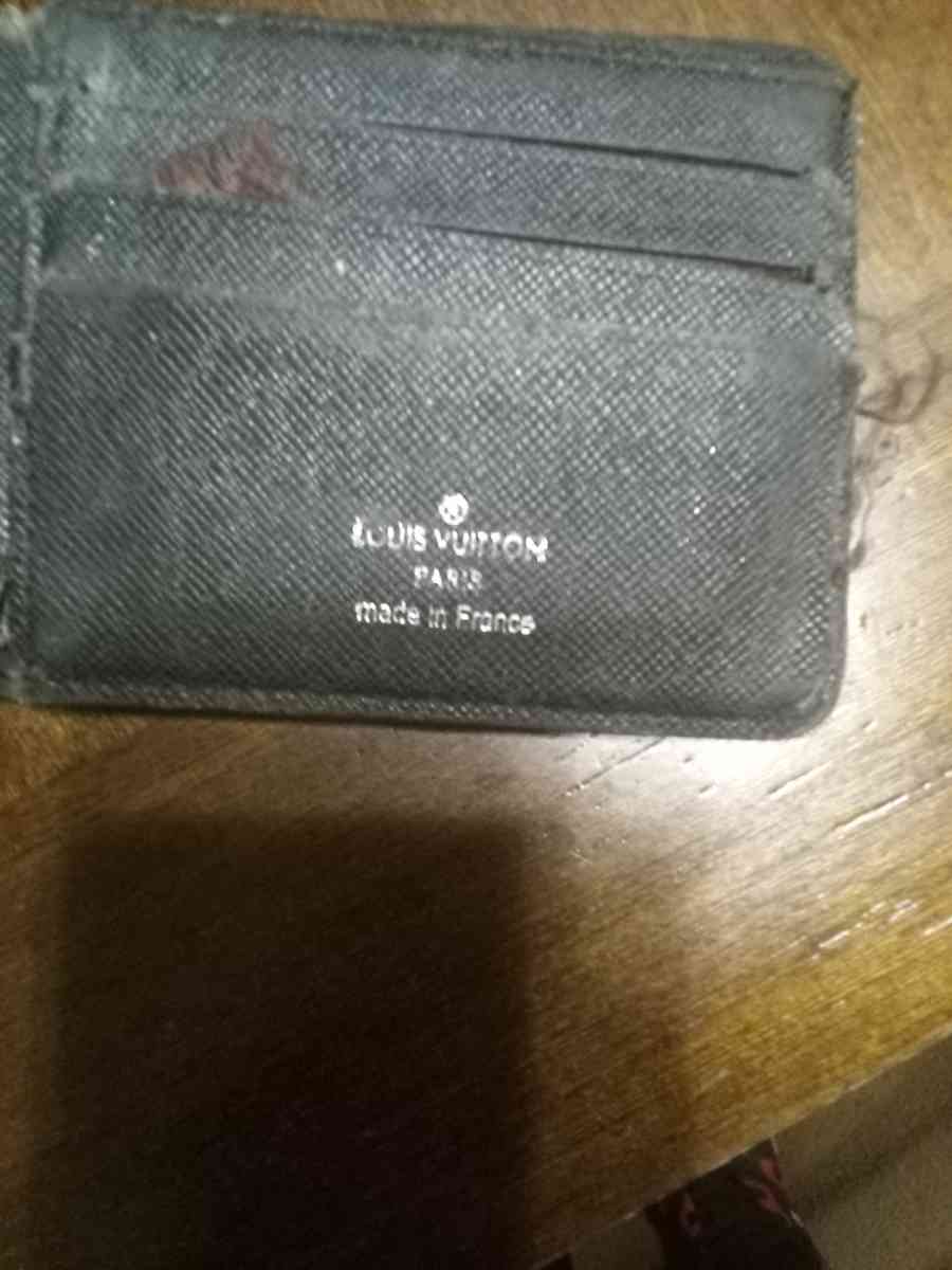 used LV WALLET