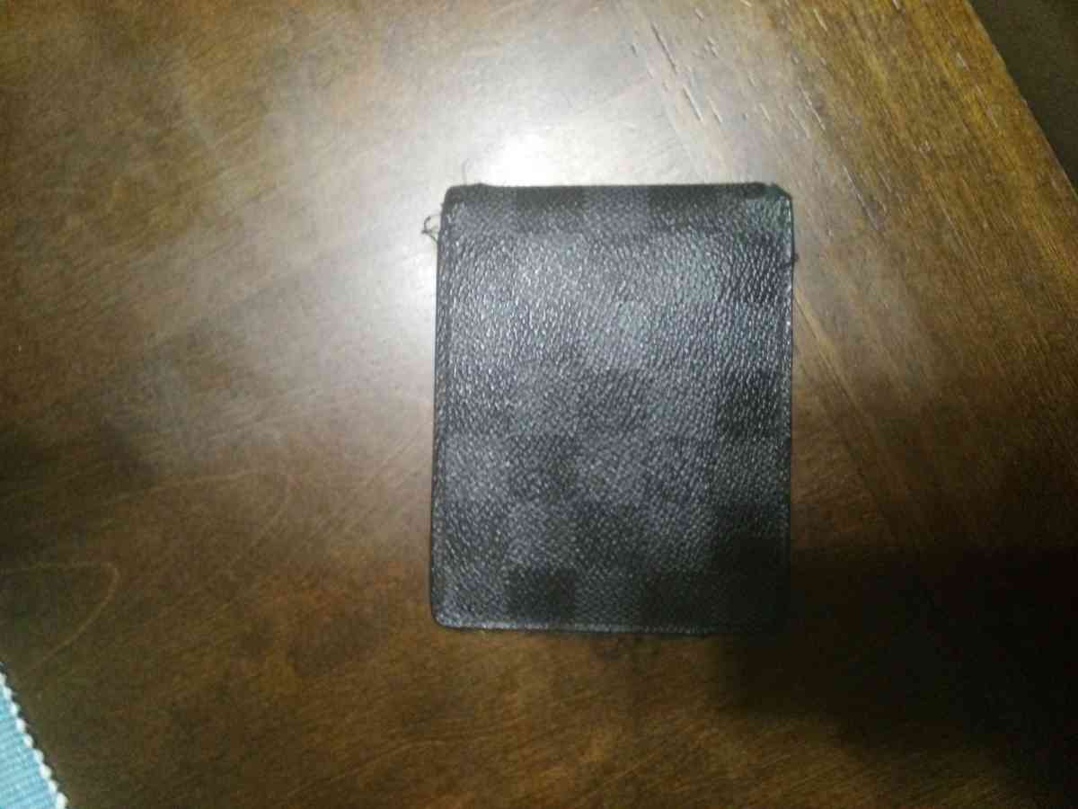 used LV WALLET
