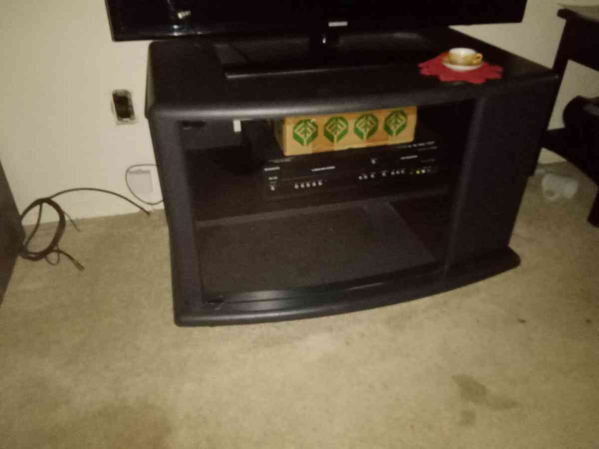 Samsung Flat screen TV n TV Stand