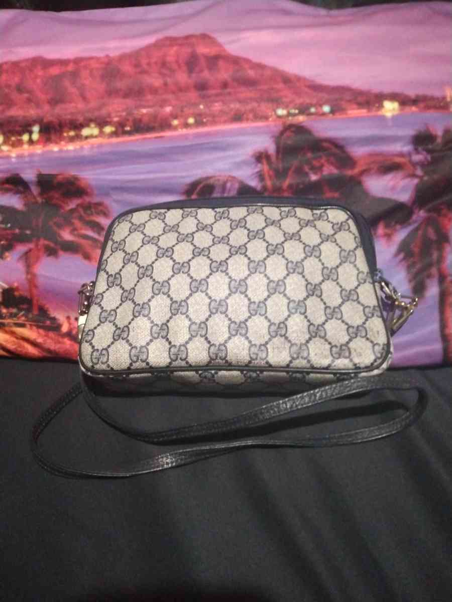 VINTAGE NAVY GUCCI SHOULDER BAG