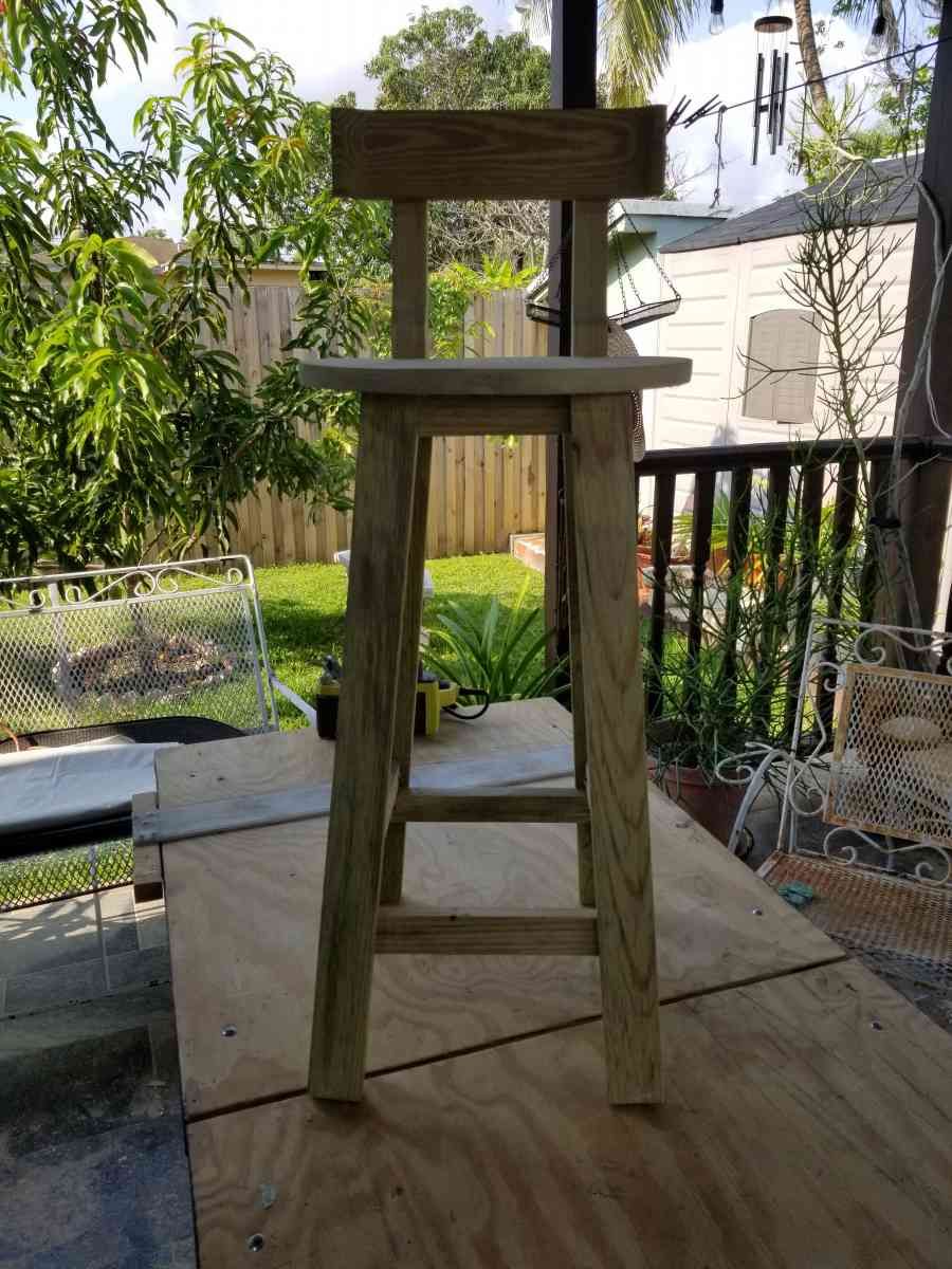 2 BANQUETAS DE MADERA