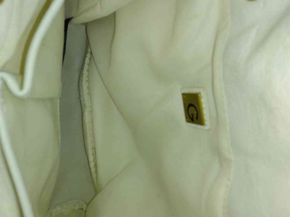 G BY GUESS WHITE CROSSBODY PURSE