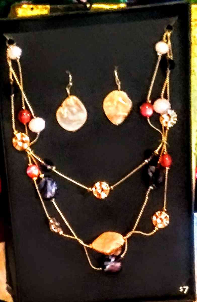 NECKLACE AND EARRING SET