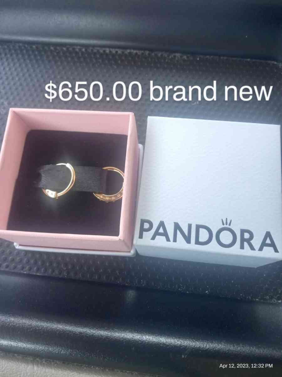 Pandora 14kt yellow gold earings