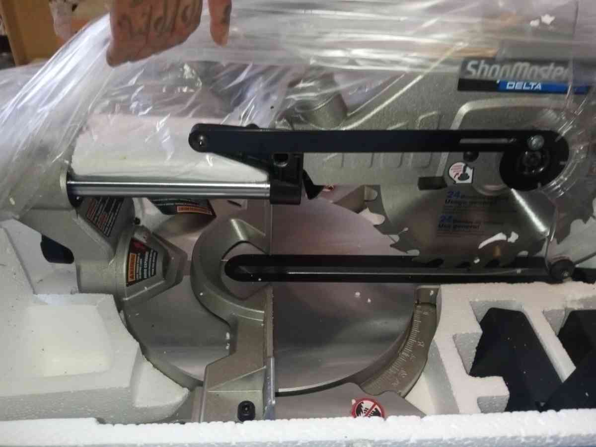 ShopMaster 10in sliding miter saw and stand