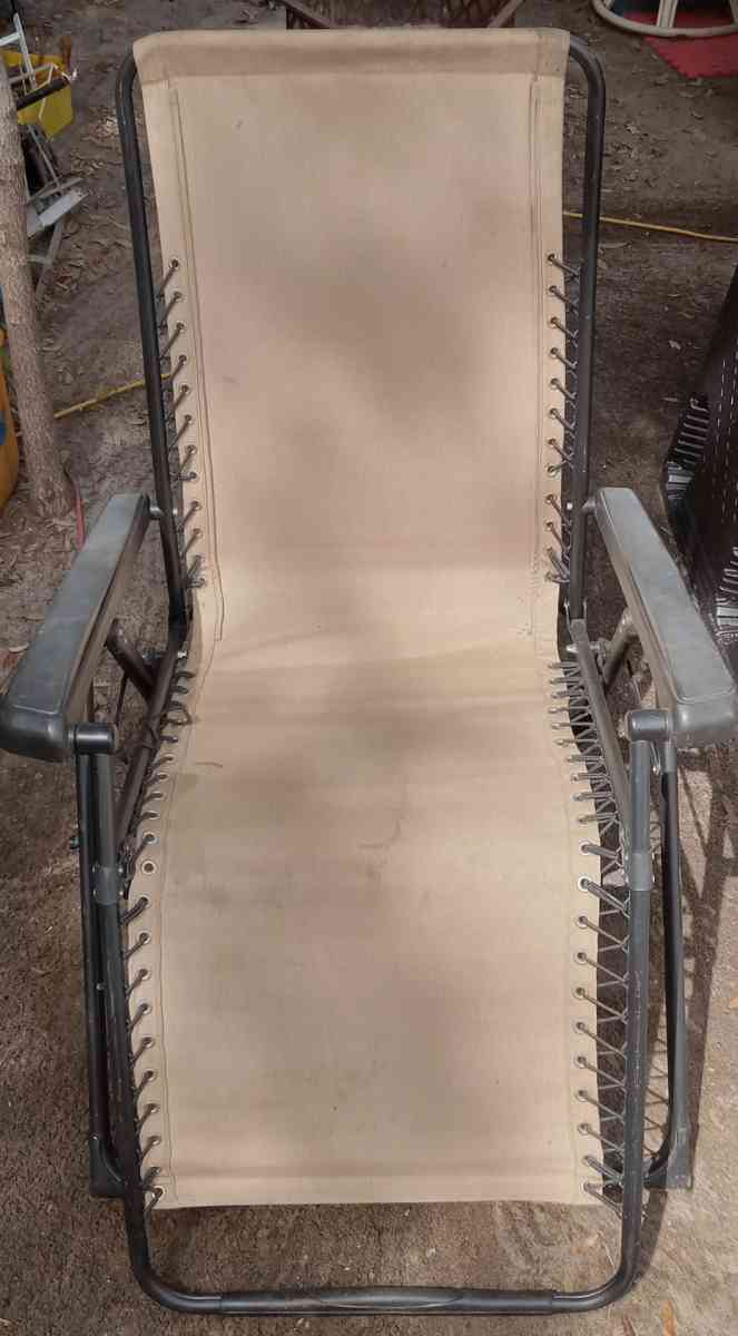 Foldable Lawn Chair with table attached