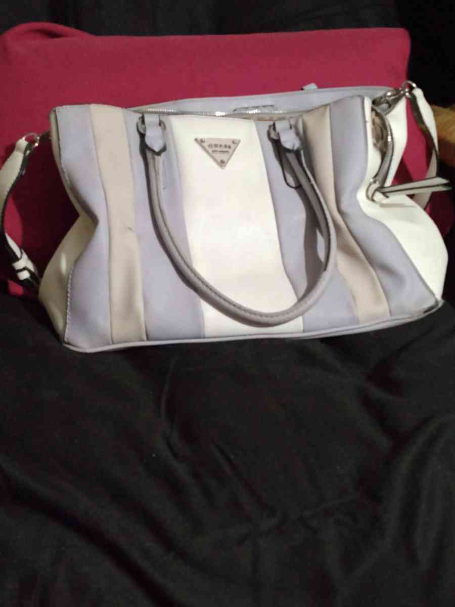 GUESS PURSE WITH SHOULDER STRAP