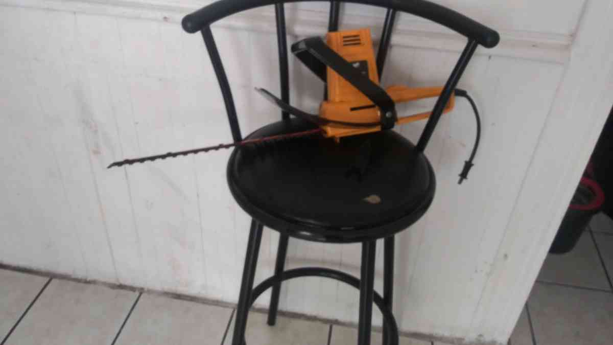 electric hedge trimmer