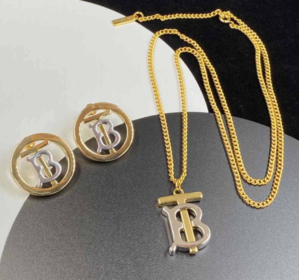 Balenciaga set accessories