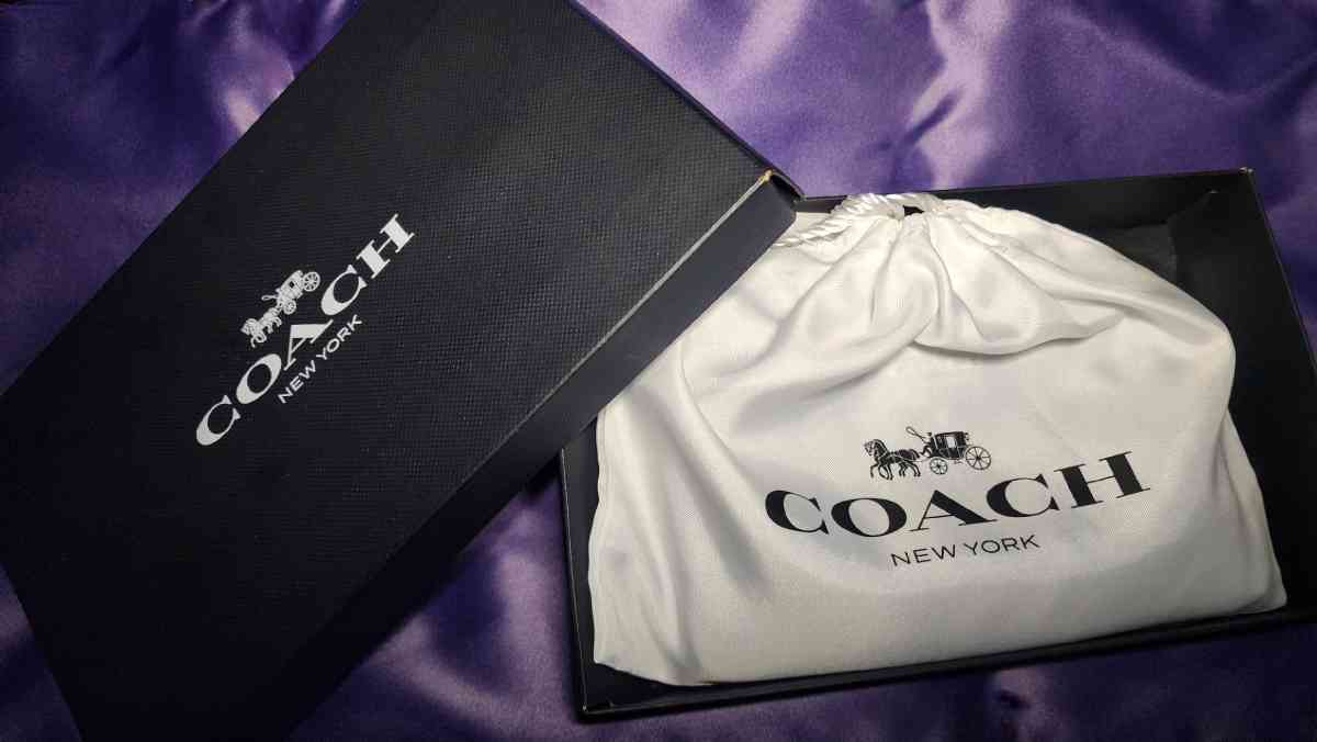 Black Double Zipper and Slots Wristlet