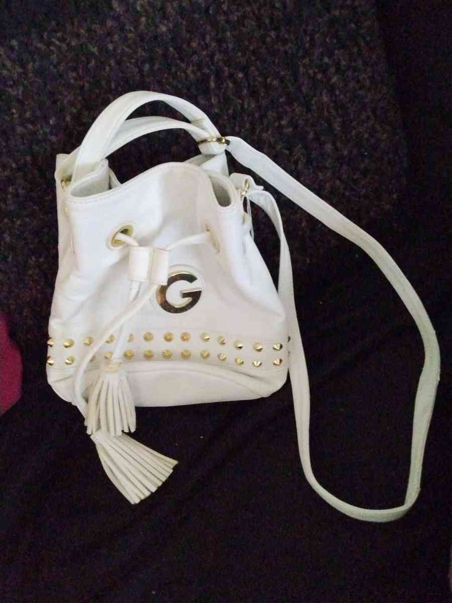 G BY GUESS WHITE CROSSBODY PURSE