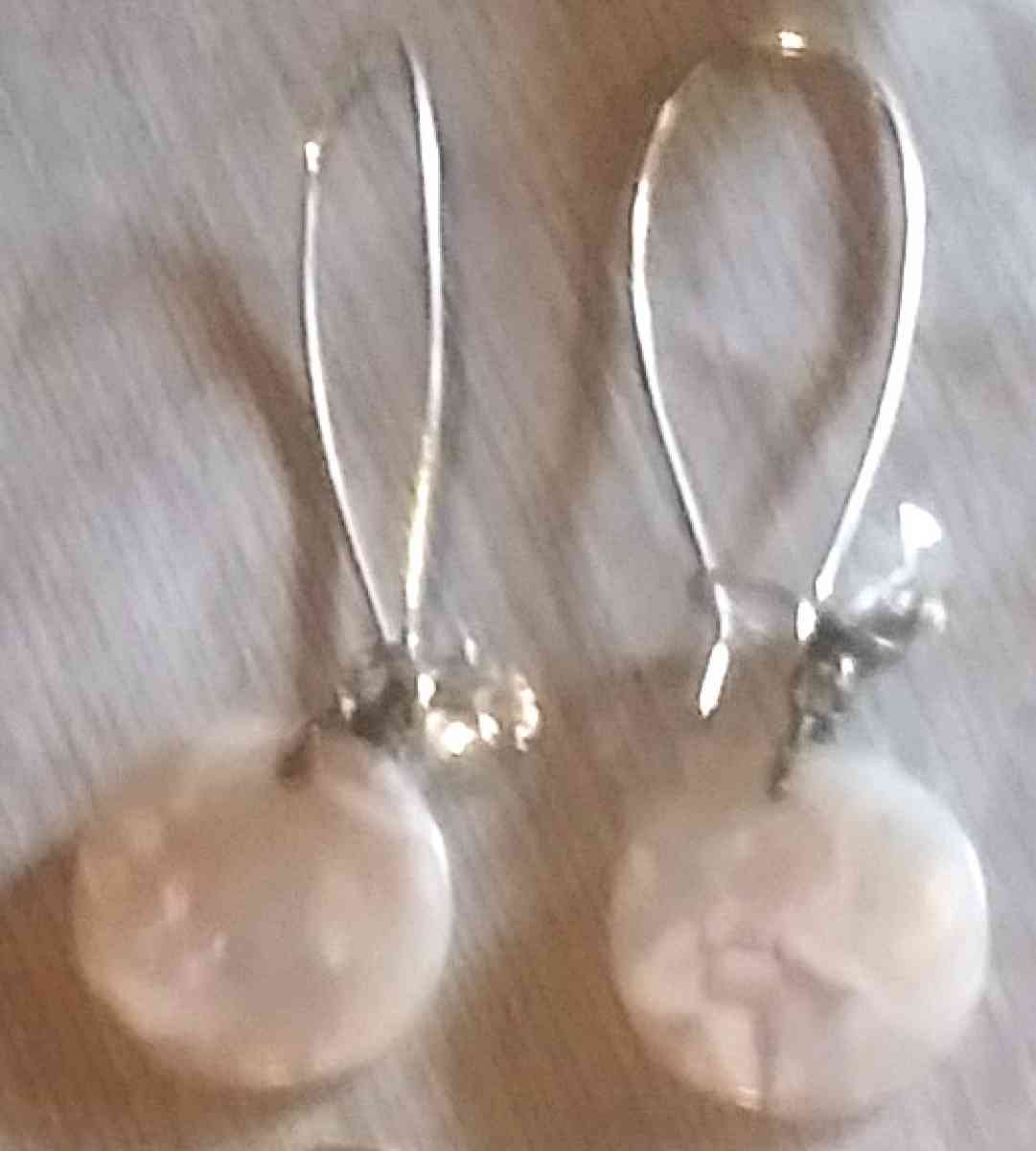 Shell Pearl Colored Dangling Earrings