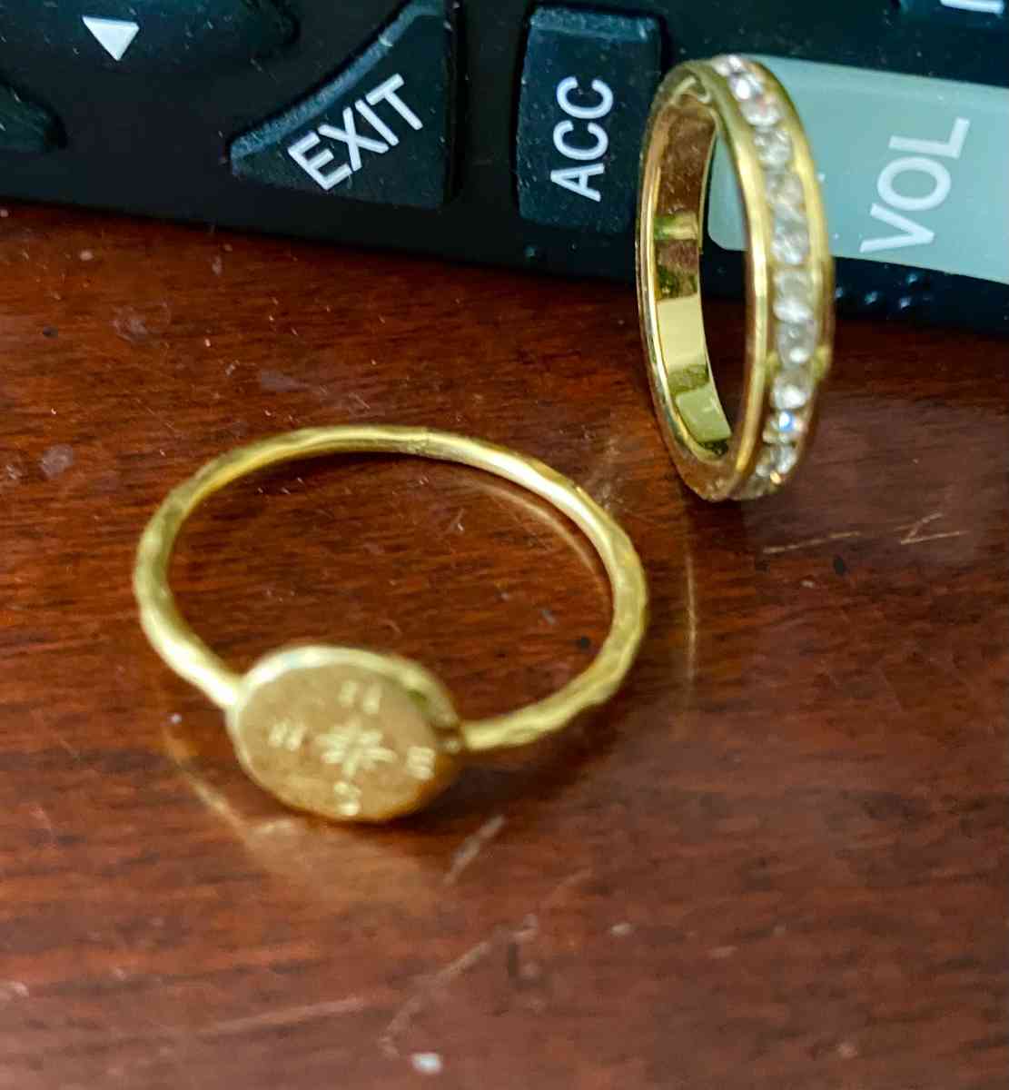Gorgeous gold necklace with black onyx and for gold rings