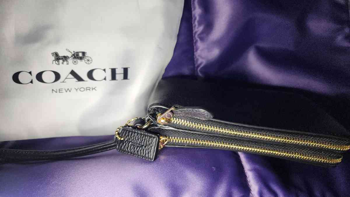 Black Double Zipper and Slots Wristlet