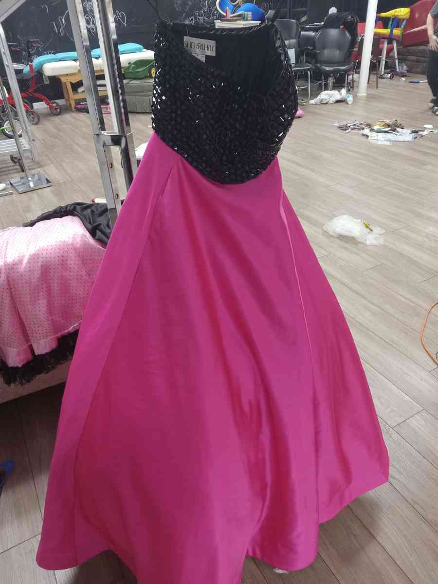 a new pink and black sherrihill dress
