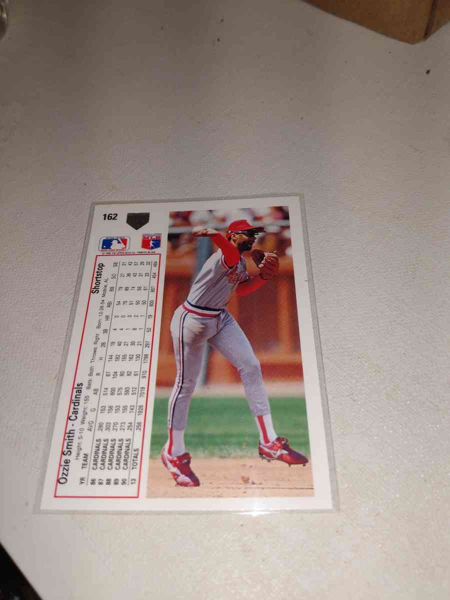 1991 upper Deck card number 162 Ozzie Smith