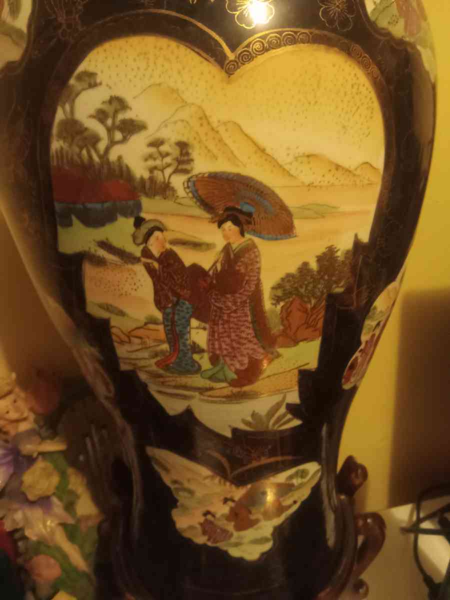 Antique Chinese floor vase
