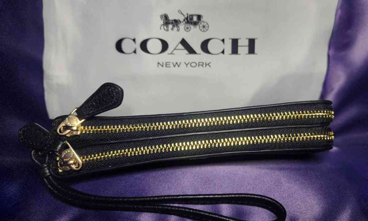 Black Double Zipper and Slots Wristlet