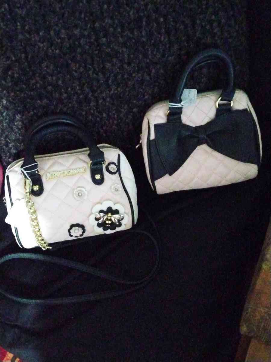 BETSEY JOHNSON HANDBAG AND CROSSBODY PURSES