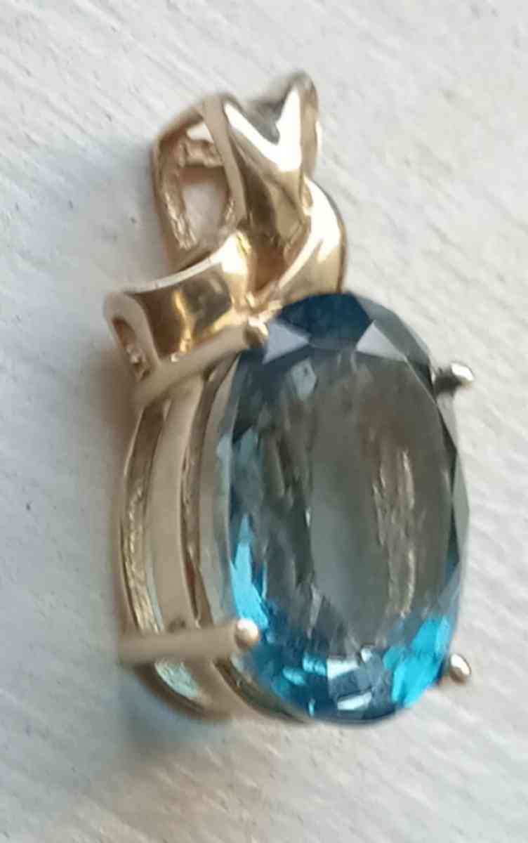 BLUE TOPAZ 14K GOLD PENDANT