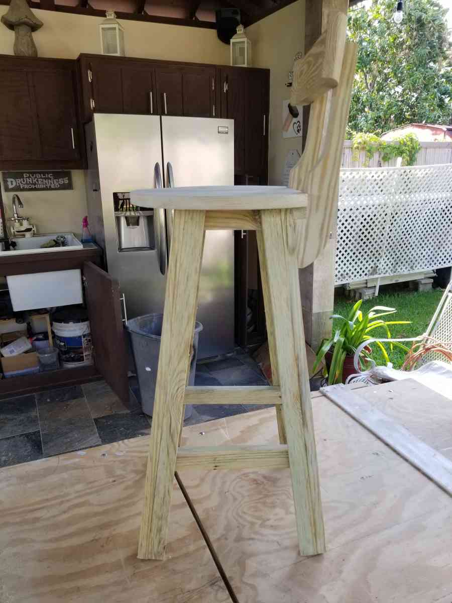 2 BANQUETAS DE MADERA