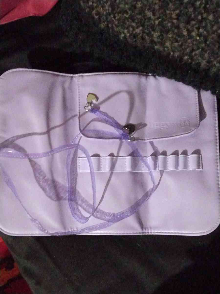 IGGY AZALEA MAKE UP BRUSH BAG