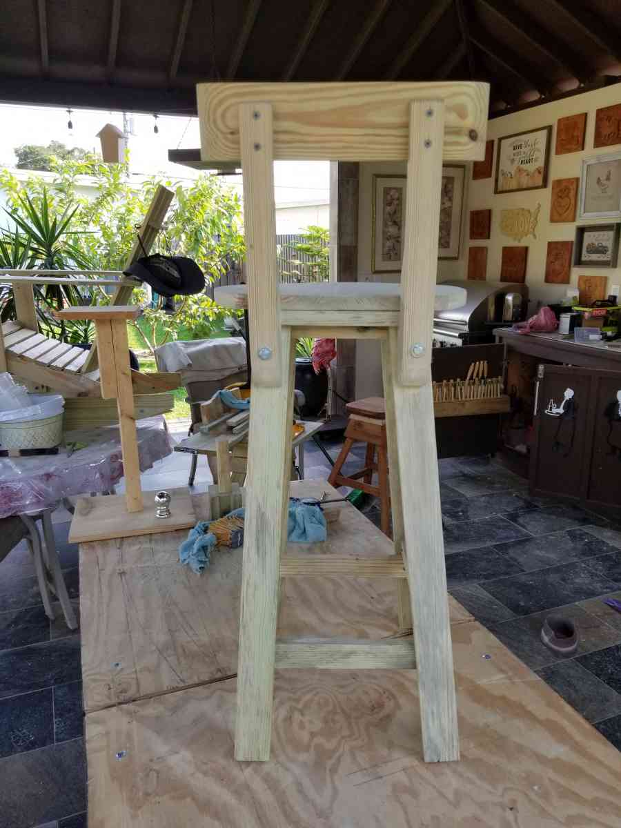 2 BANQUETAS DE MADERA