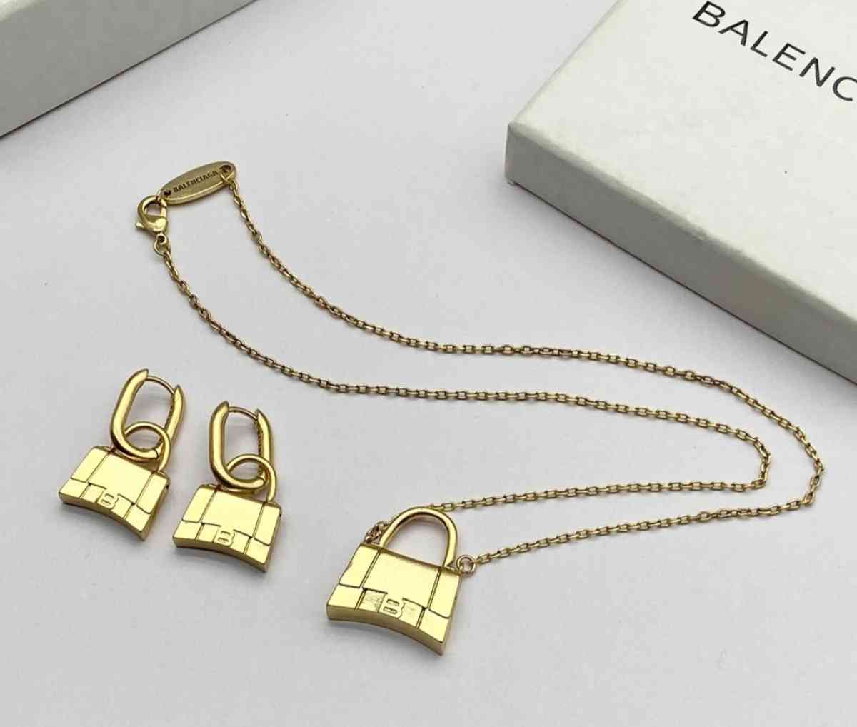 Balenciaga set accessories