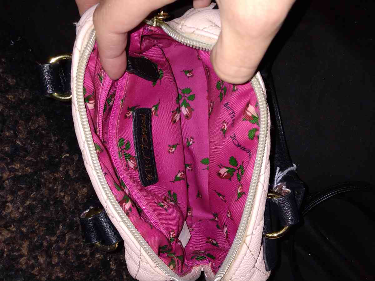BETSEY JOHNSON HANDBAG AND CROSSBODY PURSES