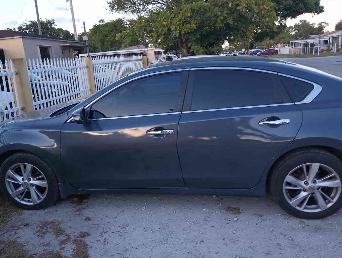 Car Nissan Altima 2016
