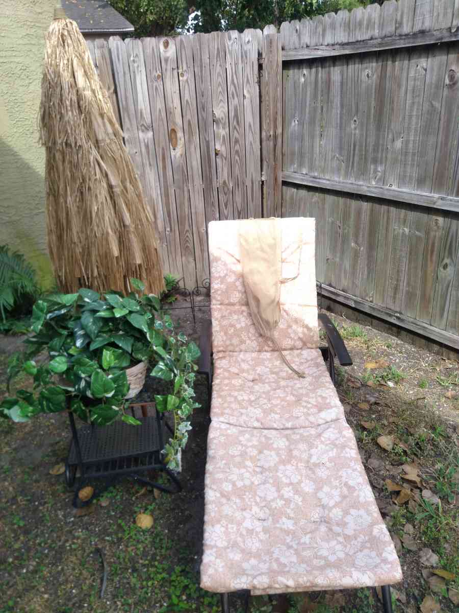 Tiki Umbrella and lounger