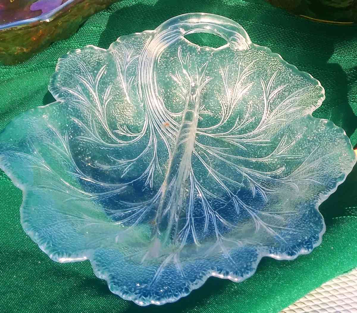 GLASS LEAF DISH