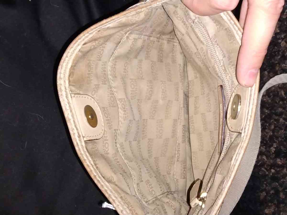 MICHAEL KORS GOLD CROSSBODY PURSE