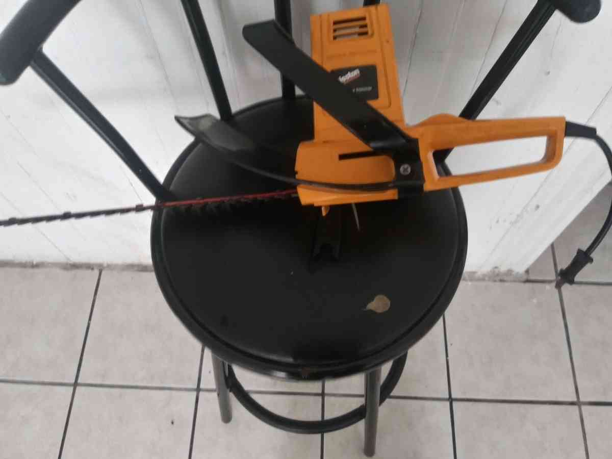 electric hedge trimmer