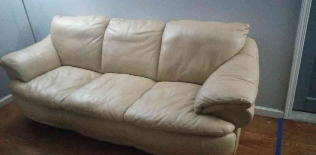 Italian Leather Sofa Excellent Condition
