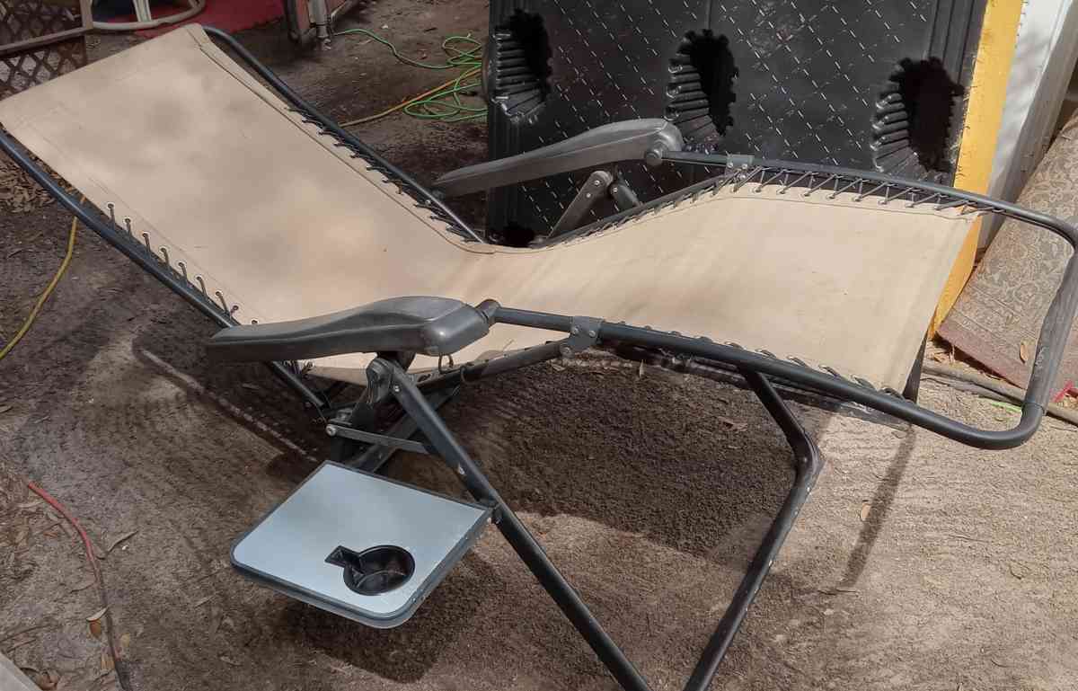 Foldable Lawn Chair with table attached