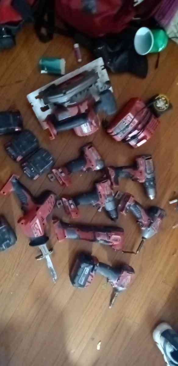 Milwaukee drills skill saw saw sAw battery