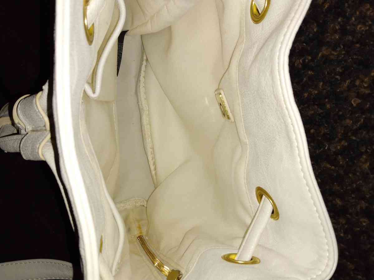 G BY GUESS WHITE CROSSBODY PURSE