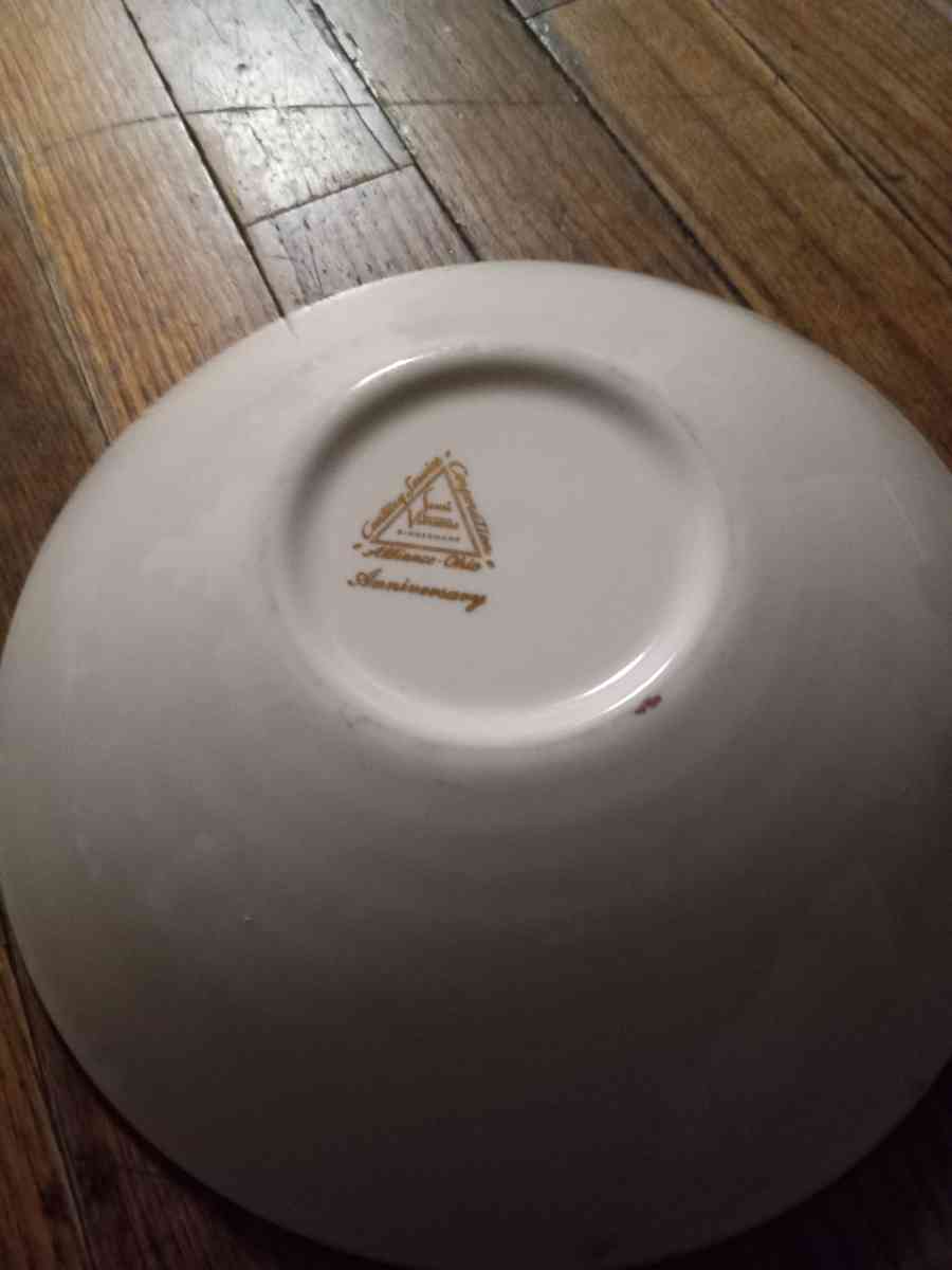 2 vintage vegetable bowls