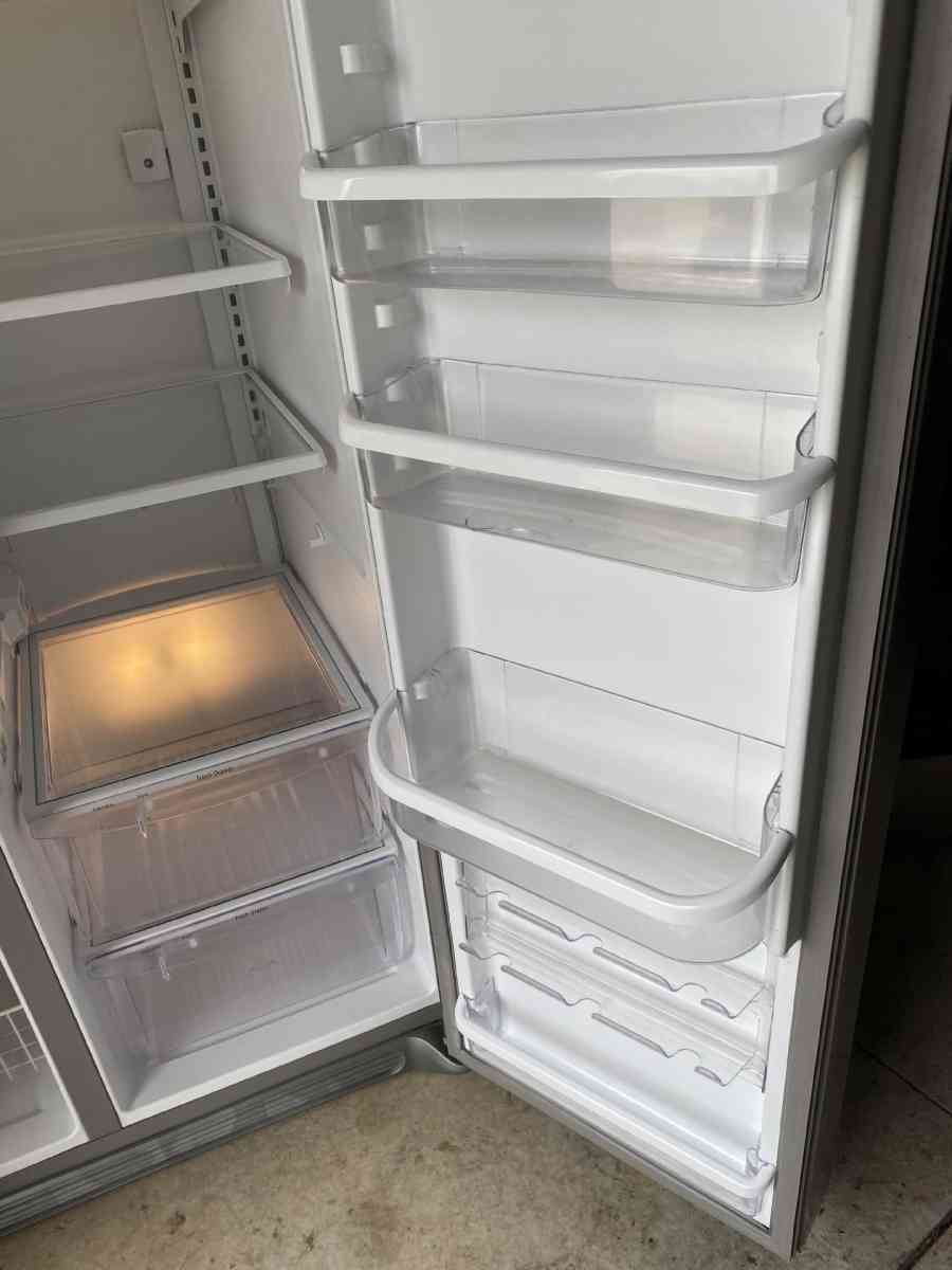 Frigidaire refrigerator 600 OBO
