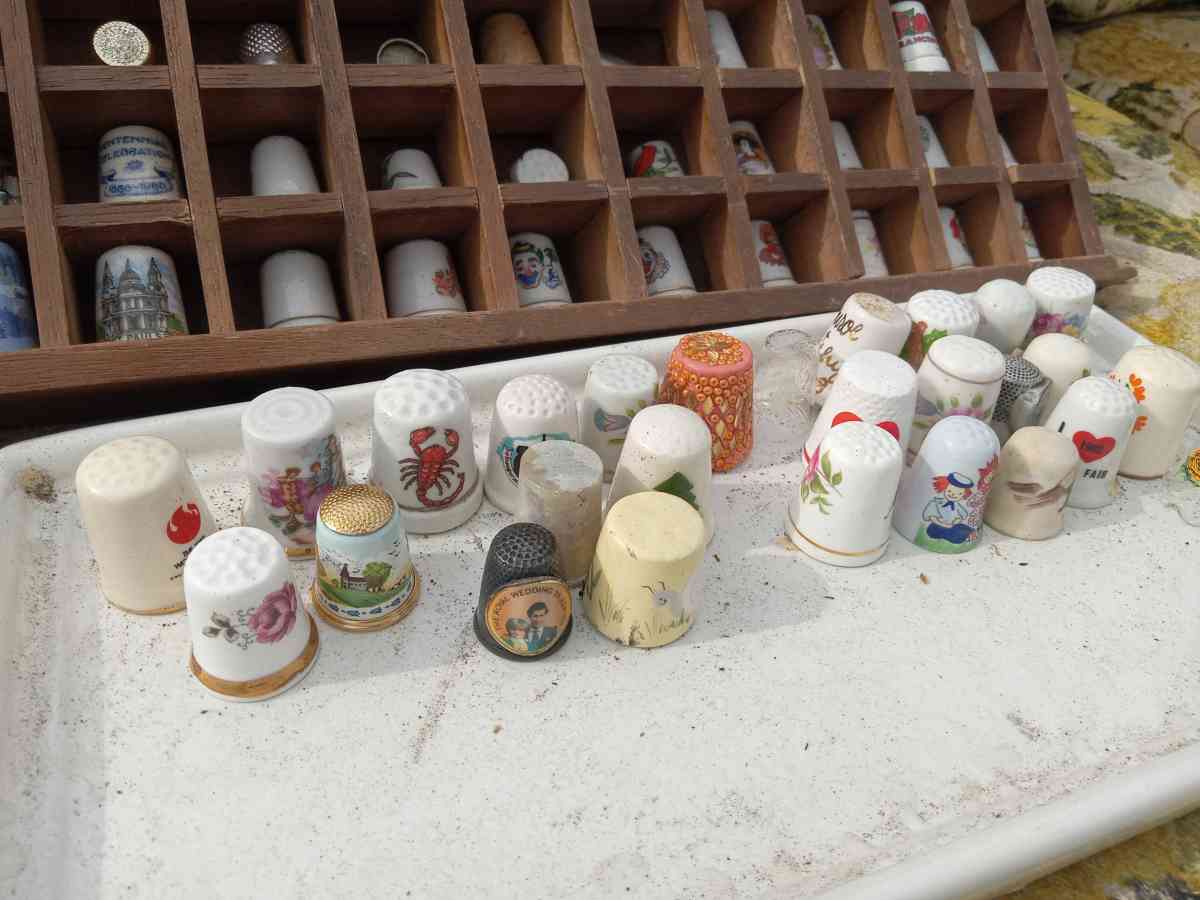 Vintage Thimble Collection set