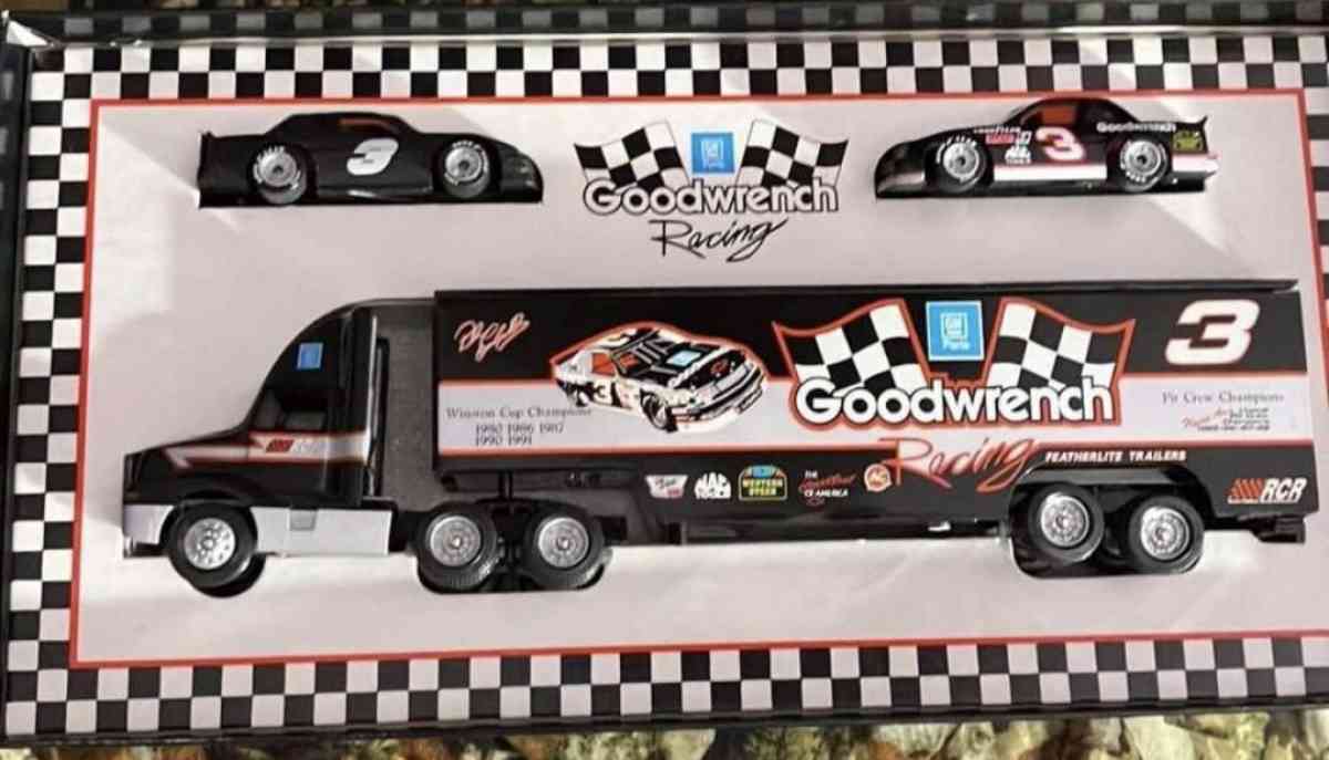 Winross  Goodwrench  Truck and car Set