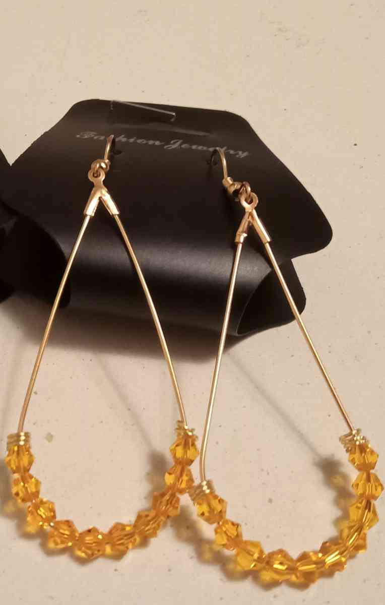dangle earrings