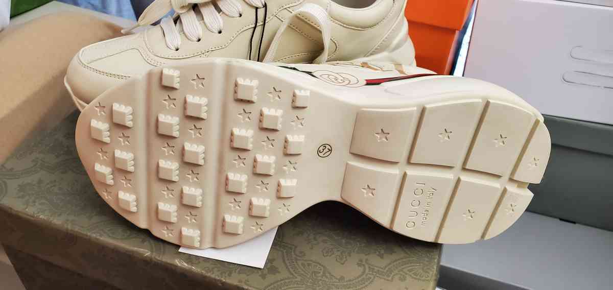 gG Cheryline Sneaker